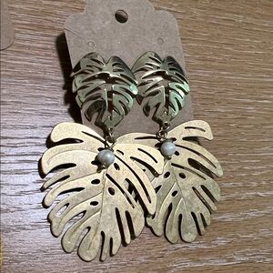 FREE W/ PURCHASE Gold Leaf Dangle Earrings
